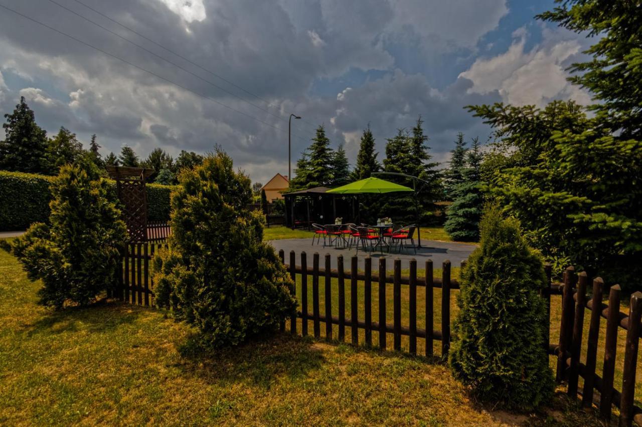 Zajazd Różany Laski  Exterior foto