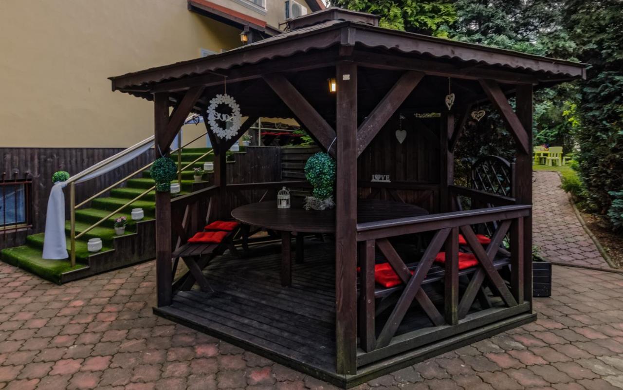 Zajazd Różany Laski  Exterior foto